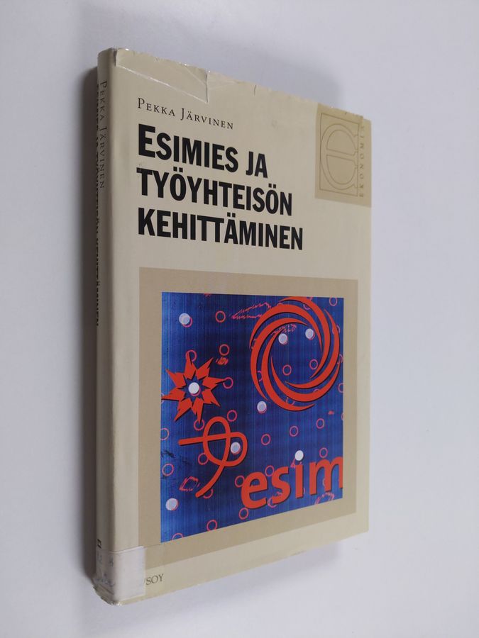 Esimies ja työyhteisön kehittäminen