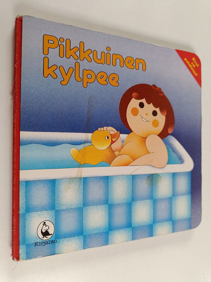 Pikkuinen kylpee