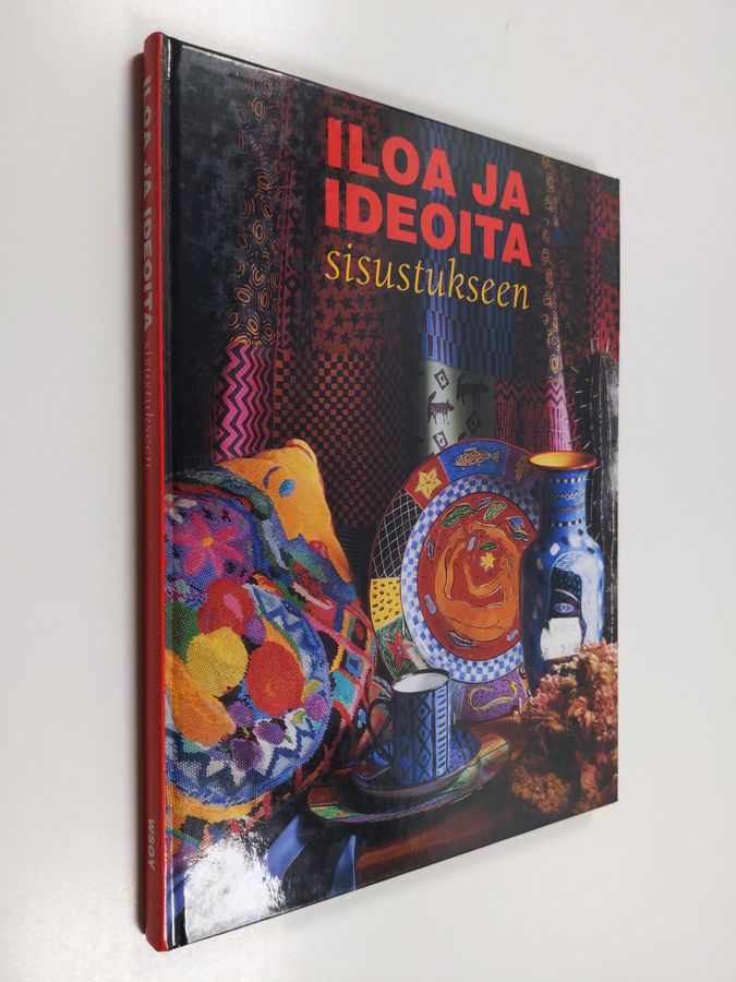 Anneli Airikka-Lammi : Iloa ja ideoita sisustukseen : kirjontaa, tilkkutöitä, kuivakukkia, paperimassatöitä, posliininmaalausta Annelin tapaan