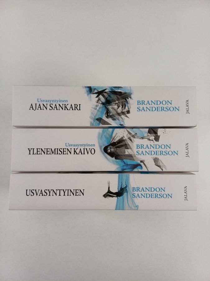 Brandon Sanderson : Usvasyntyinen 1-3 : Viimeinen valtakunta ; Ylenemisen kaivo ; Ajan sankari