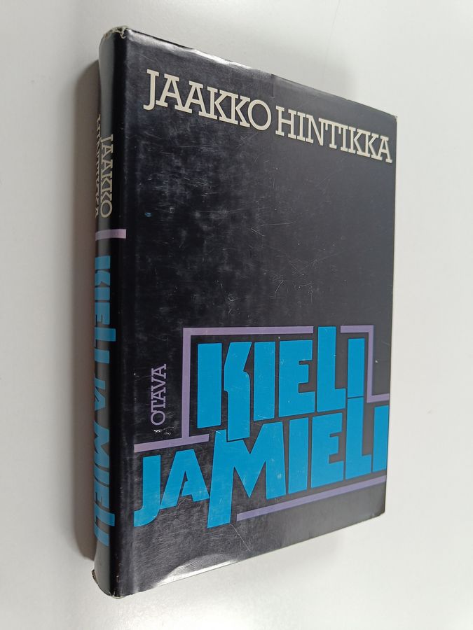 Jaakko Hintikka : Kieli ja mieli : katsauksia kielifilosofiaan ja merkityksen teoriaan