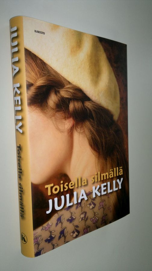 Julia Kelly : Toisella silmällä