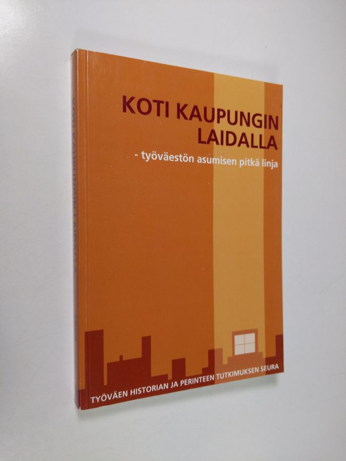 Koti kaupungin laidalla : työväestön asumisen pitkä linja