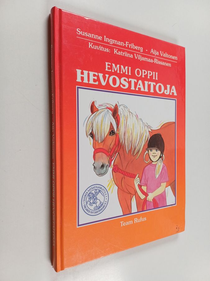 Emmi oppii hevostaitoja