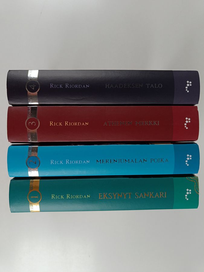 Rick Riordan : Olympoksen sankarit 1-4 : Eksynyt sankari ; Merenjumalan poika ; Athenen merkki ; Haadeksen talo