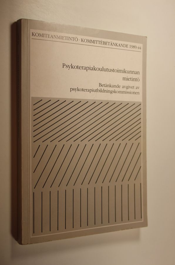 Psykoterapiakoulutustoimikunnan mietintö =