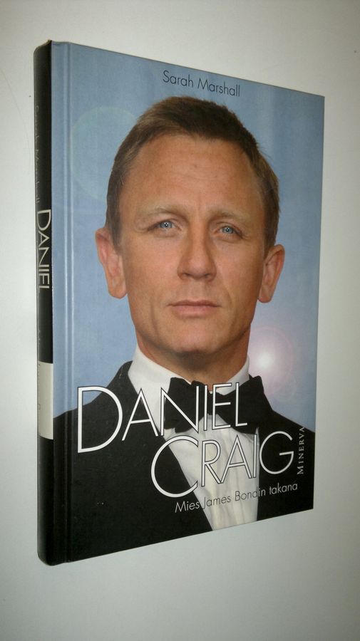 Sarah Marshall : Daniel Craig : mies James Bondin takana