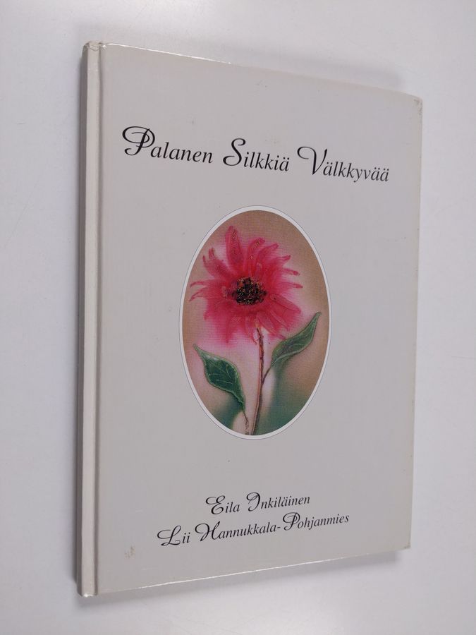 Palanen silkkiä välkkyvää