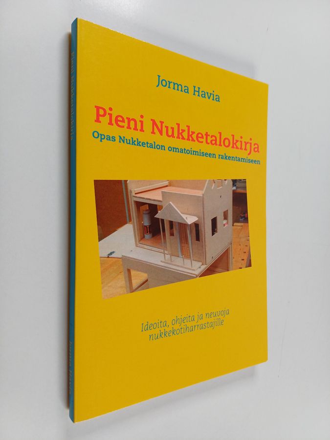 Pieni nukketalokirja