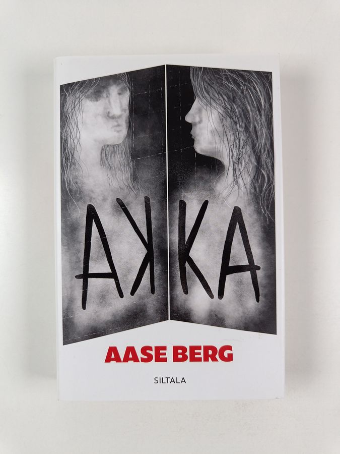 Aase Berg : Akka
