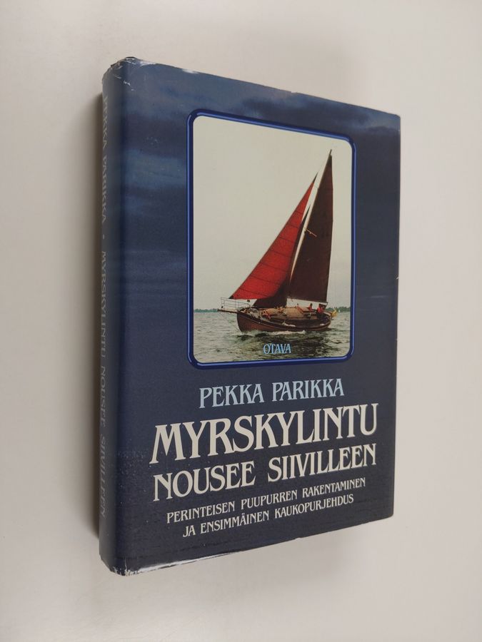 Pekka Parikka : Myrskylintu nousee siivilleen : perinteisen puupurren rakentaminen ja ensimmäinen kaukopurjehdus
