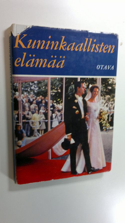 Aili (toim.) Palmen : Kuninkaallisten elämää : Ruhtinashovien tapahtumia 1967-1970