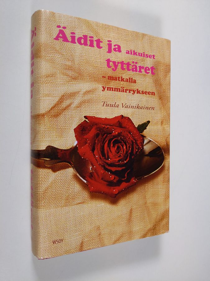 Äidit ja aikuiset tyttäret