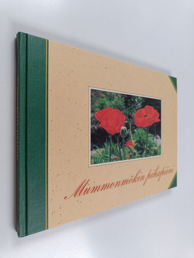 Mummonmökin pihapiiri