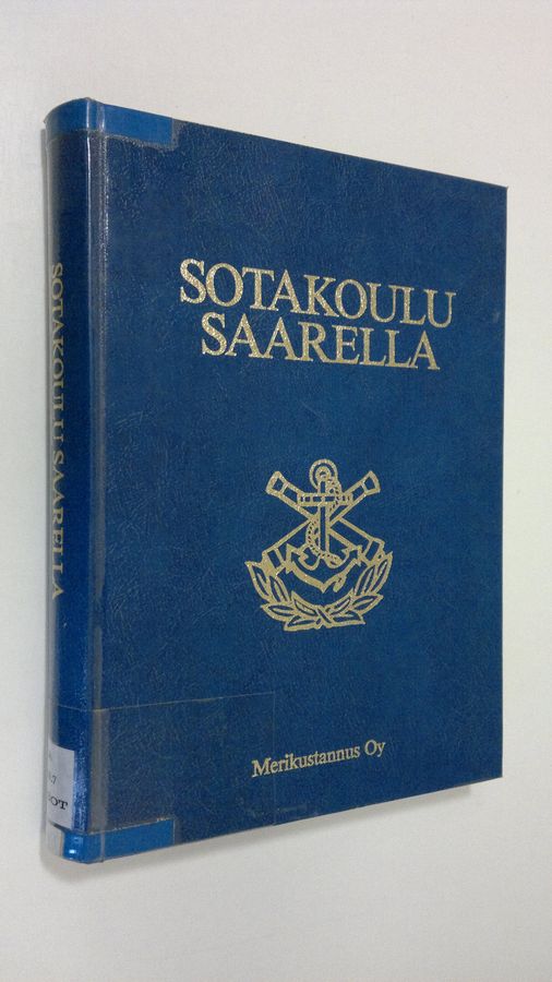 Sotakoulu saarella