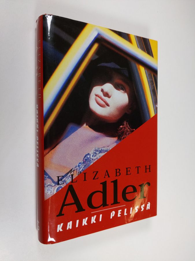 Elizabeth Adler : Kaikki pelissä