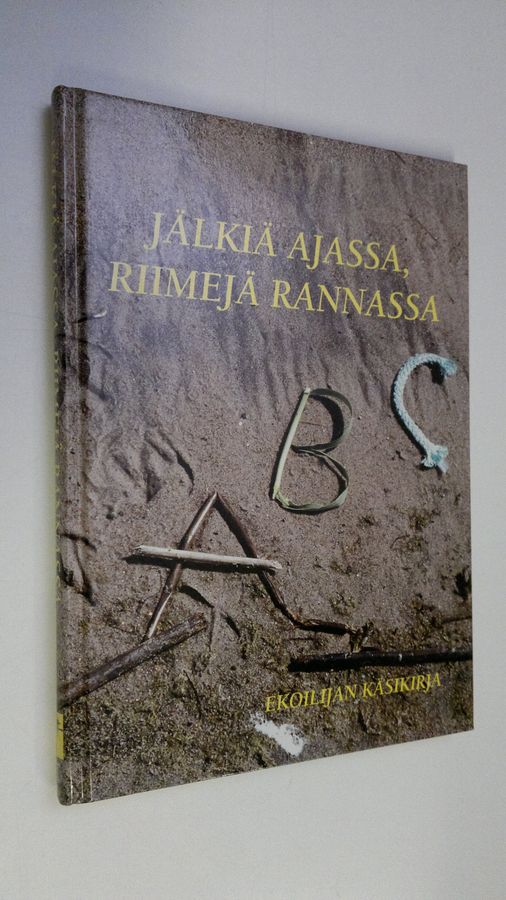 Jälkiä ajassa, riimejä rannassa