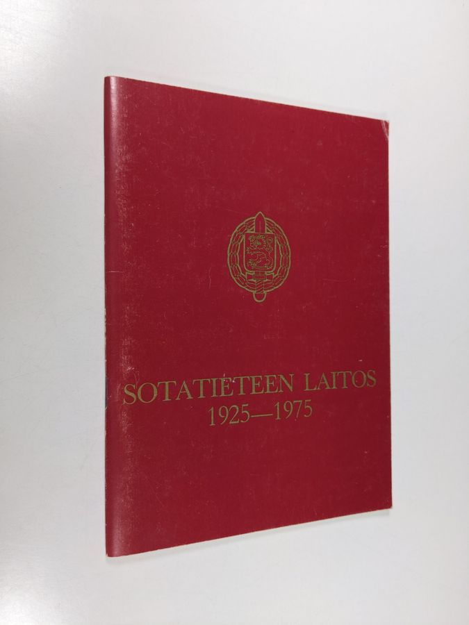 Sotatieteen laitos 1925-1975.