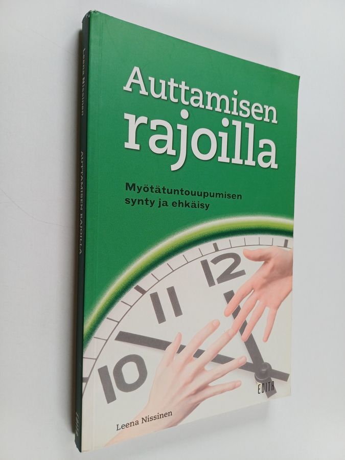 Auttamisen rajoilla