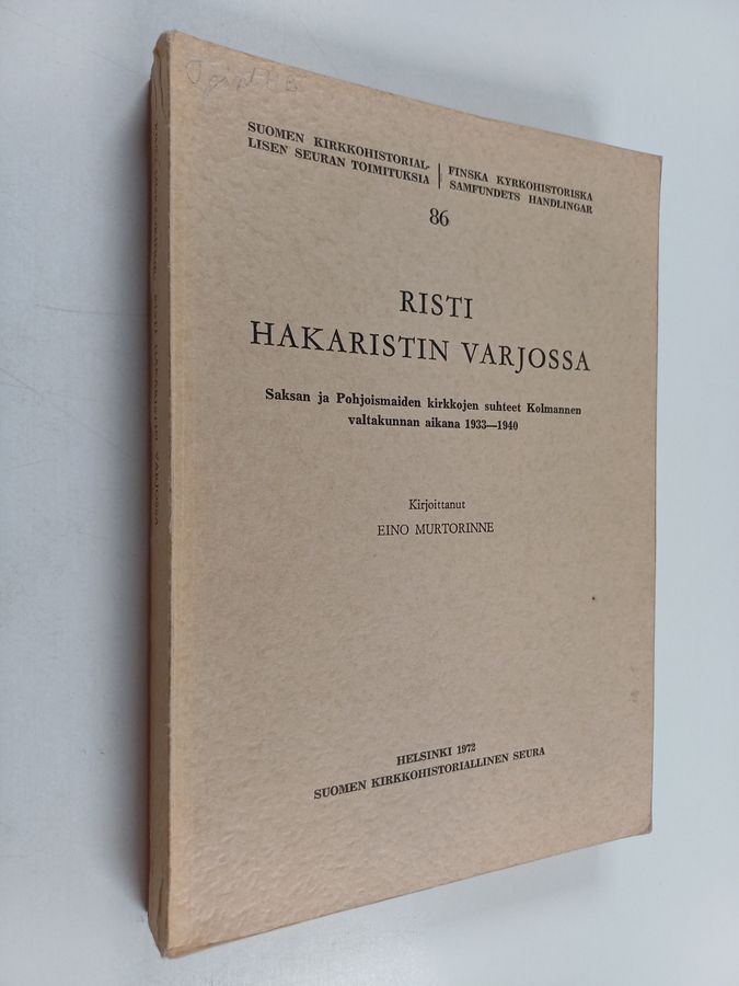Risti hakaristin varjossa