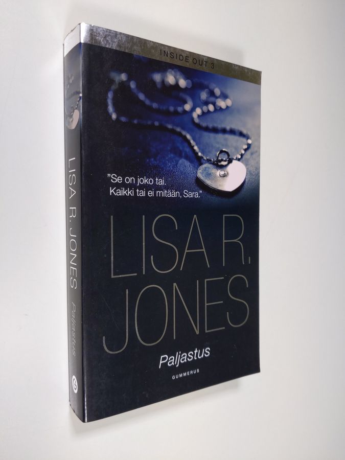 Lisa R. Jones : Paljastus