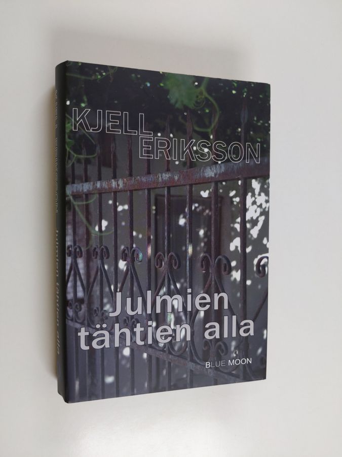 Julmien tähtien alla