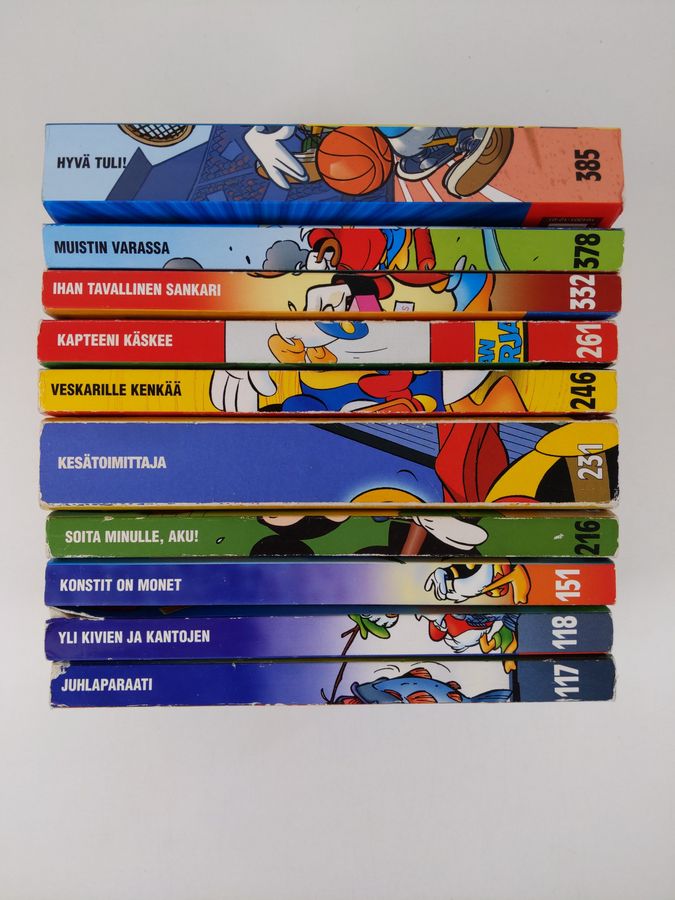Aku Ankka taskukirjat setti (10 kirjaa) Osat: 332, 151, 118, 378, 246, 216, 231, 261, 385, 117