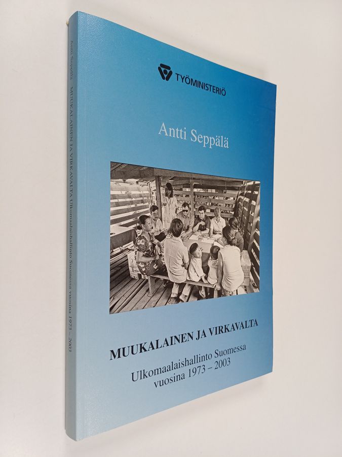 Muukalainen ja virkavalta