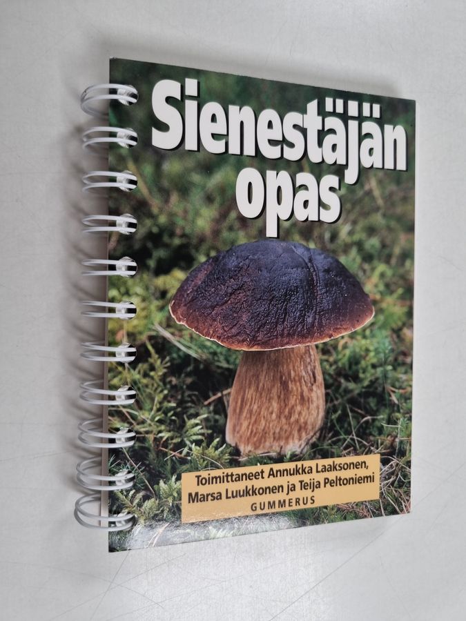 Annukka Laaksonen : Sienestäjän opas