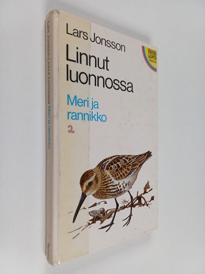 Linnut luonnossa.