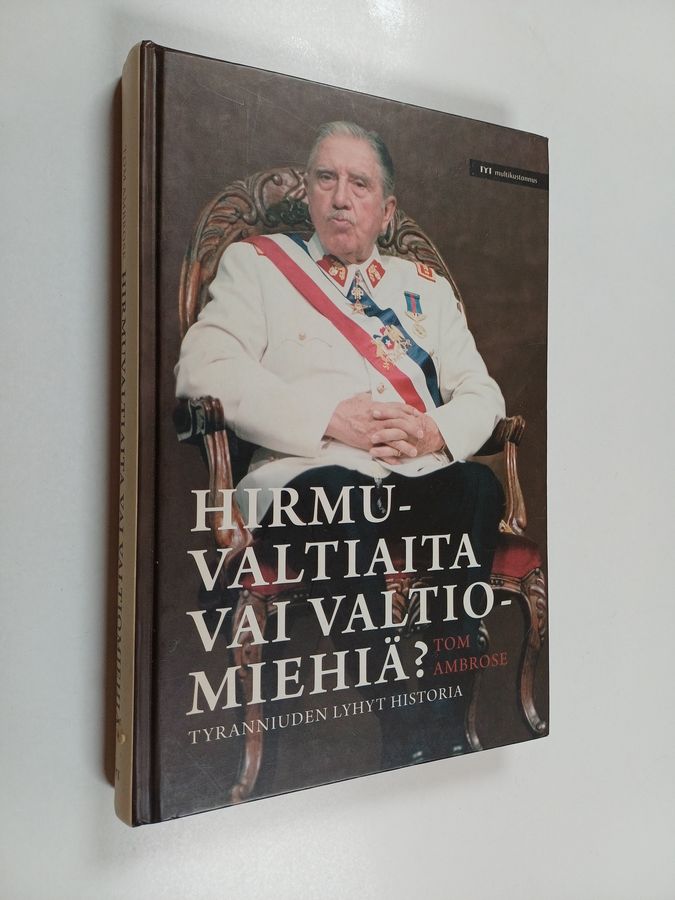 Hirmuvaltiaita vai valtiomiehiä?