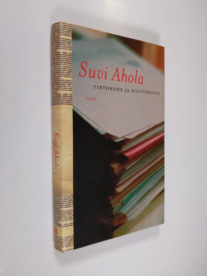 Suvi Ahola : Tietokone ja silitysrauta : kirjoituksia kirjallisuudesta