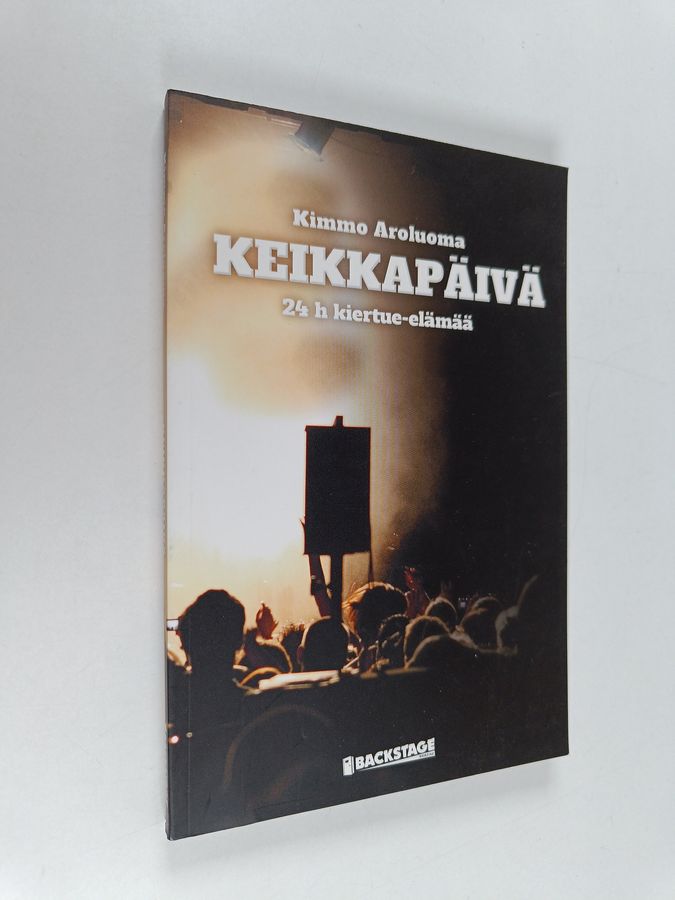 Kimmo Aroluoma : Keikkapäivä : 24 h kiertue-elämää