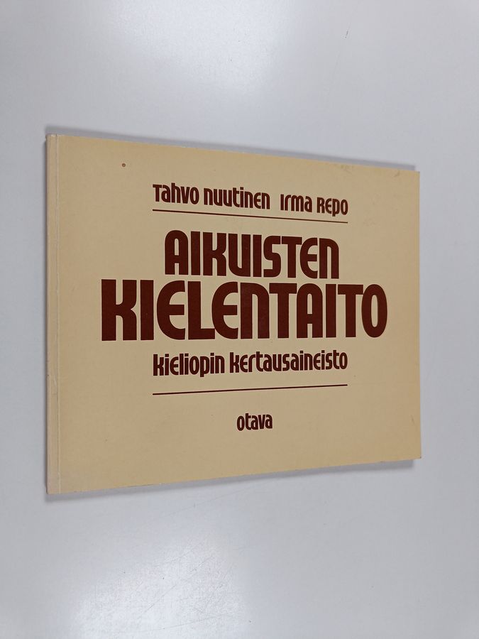 Aikuisten kielentaito.