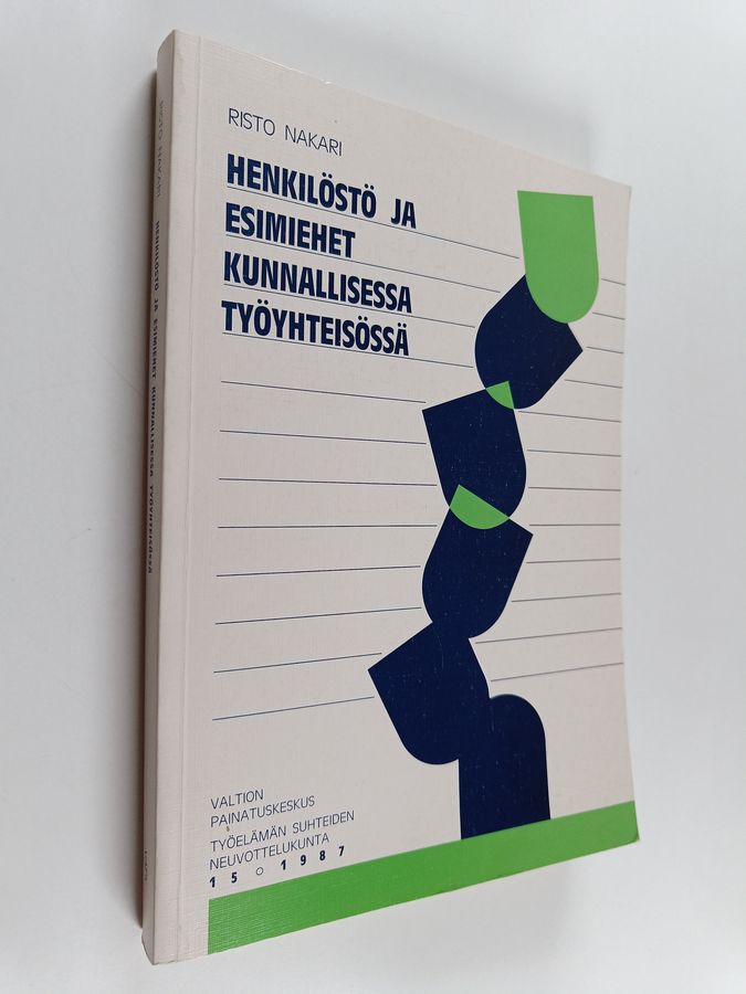 Henkilöstö ja esimiehet kunnallisessa työyhteisössä
