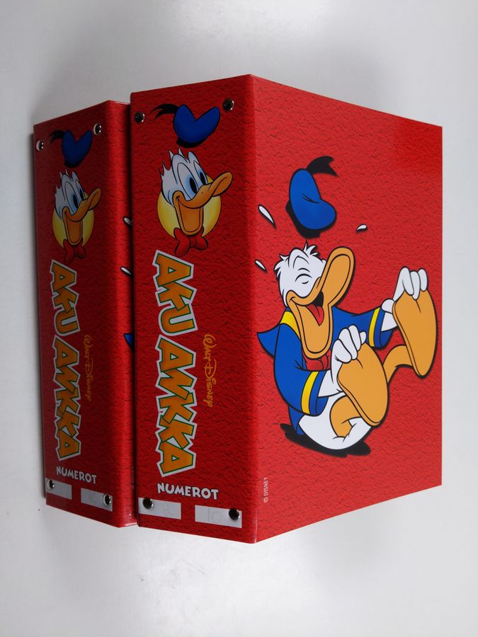 Walt Disney : Aku Ankka vuosikerta 2010 (1-52 kansiossa, puuttuu nrot 24/2010 ja 51/2010)