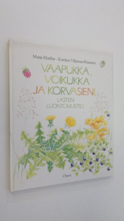 Marja Mattlar : Vaapukka, voikukka ja korvasieni : lasten luontomuistio