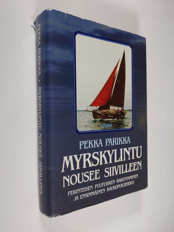Pekka Parikka : Myrskylintu nousee siivilleen : perinteisen puupurren rakentaminen ja ensimmäinen kaukopurjehdus