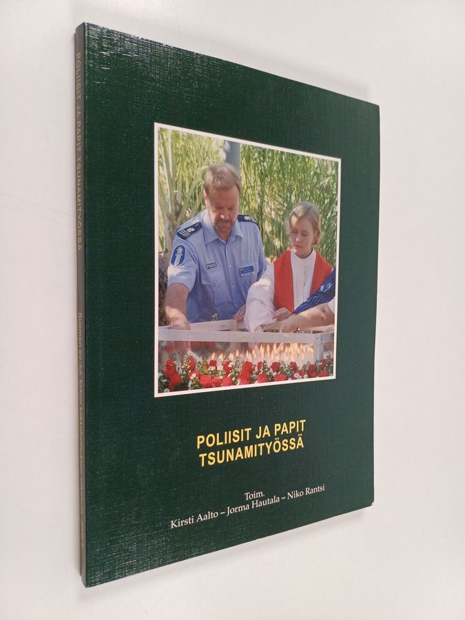 Poliisit ja papit tsunamityössä