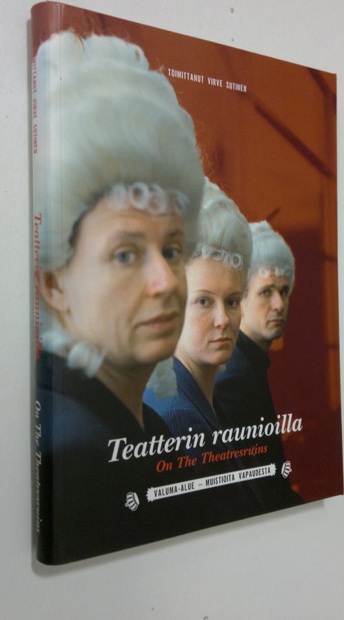 Teatterin raunioilla = On the theatresruins