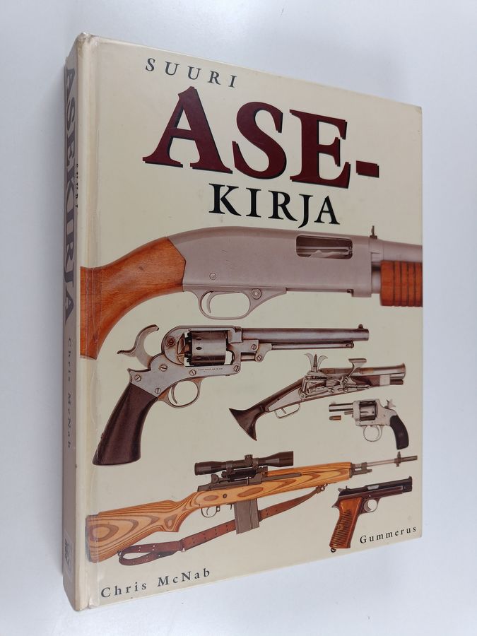 Chris McNab : Suuri asekirja