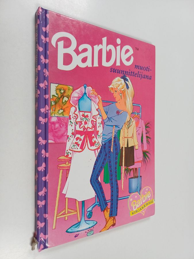 Barbie muotisuunnittelijana