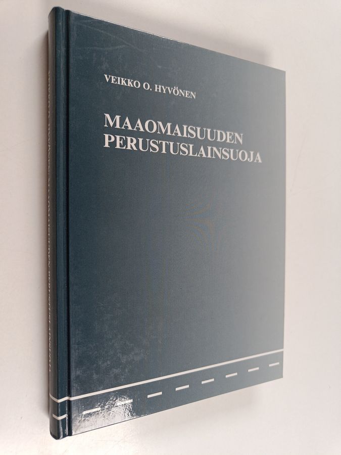 Veikko O. Hyvönen : Maaomaisuuden perustuslainsuoja