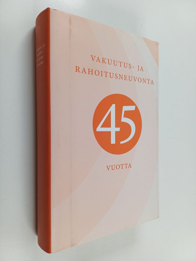Vakuutus- ja rahoitusneuvonta 45 vuotta