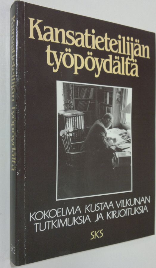 Kansatieteilijän työpöydältä