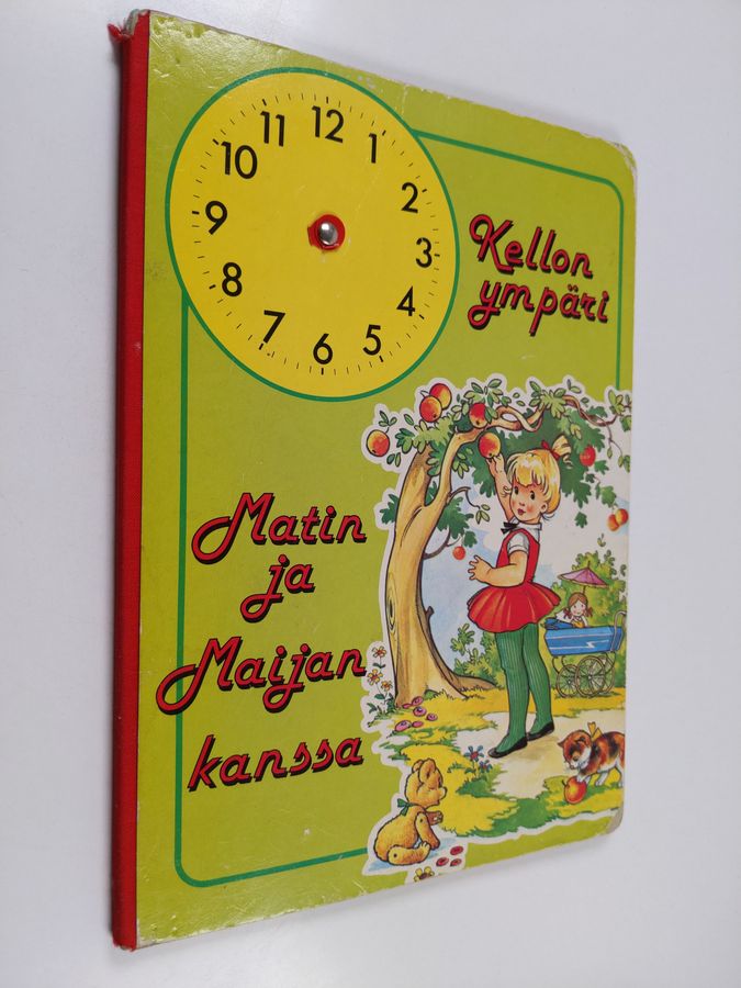 Kellon ympäri Matin ja Maijan kanssa.