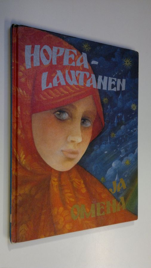 Liisa (käännös) Viitanen : Hopealautanen ja omena