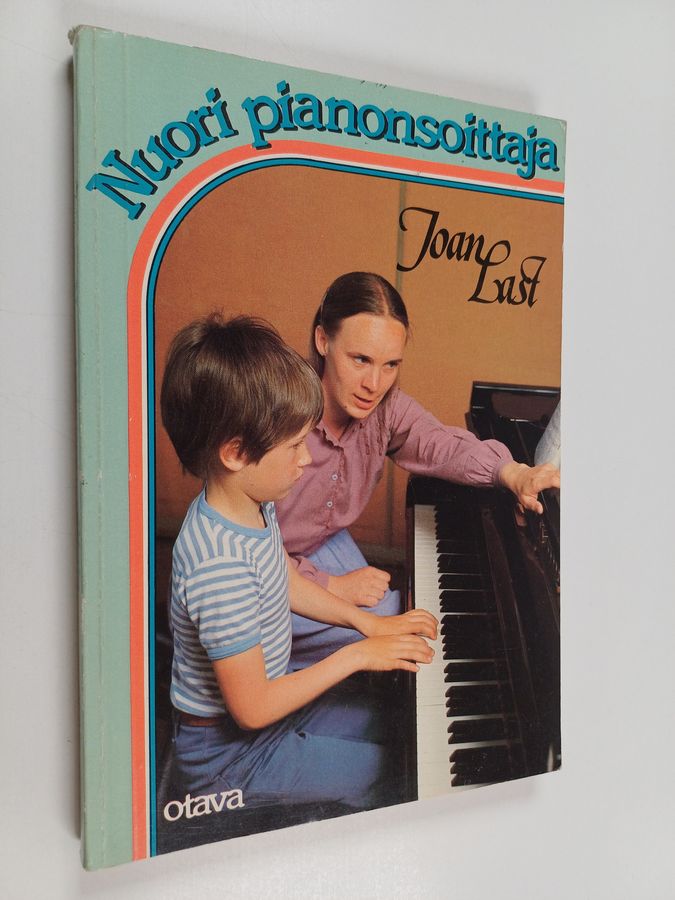 Nuori pianonsoittaja