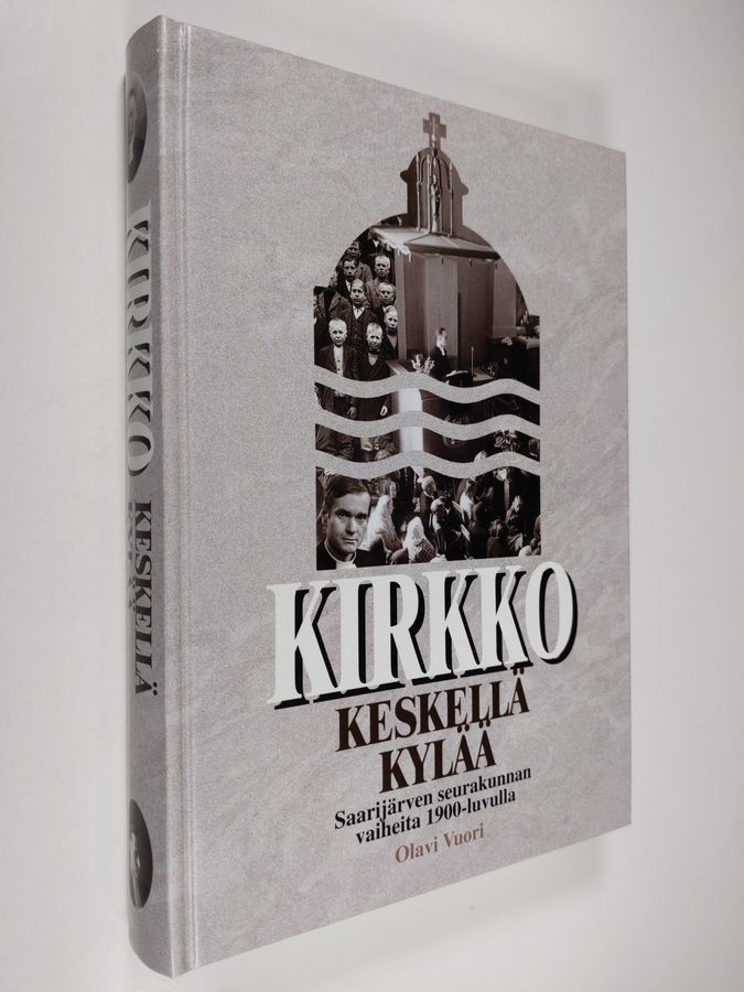 Kirkko keskellä kylää