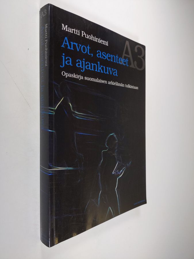 Martti Puohiniemi : Arvot, asenteet ja ajankuva - Opaskirja suomalaisen arkielämän tulkintaan - A3-tutkimus